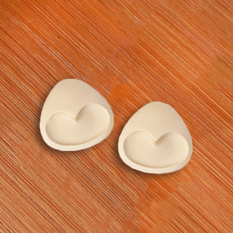 Ameliebra Production Double Side Adesivo Bra Skin Friendly Not Easy to Fall off and Strapless Heart Shaped Insert Adhesive Bra
